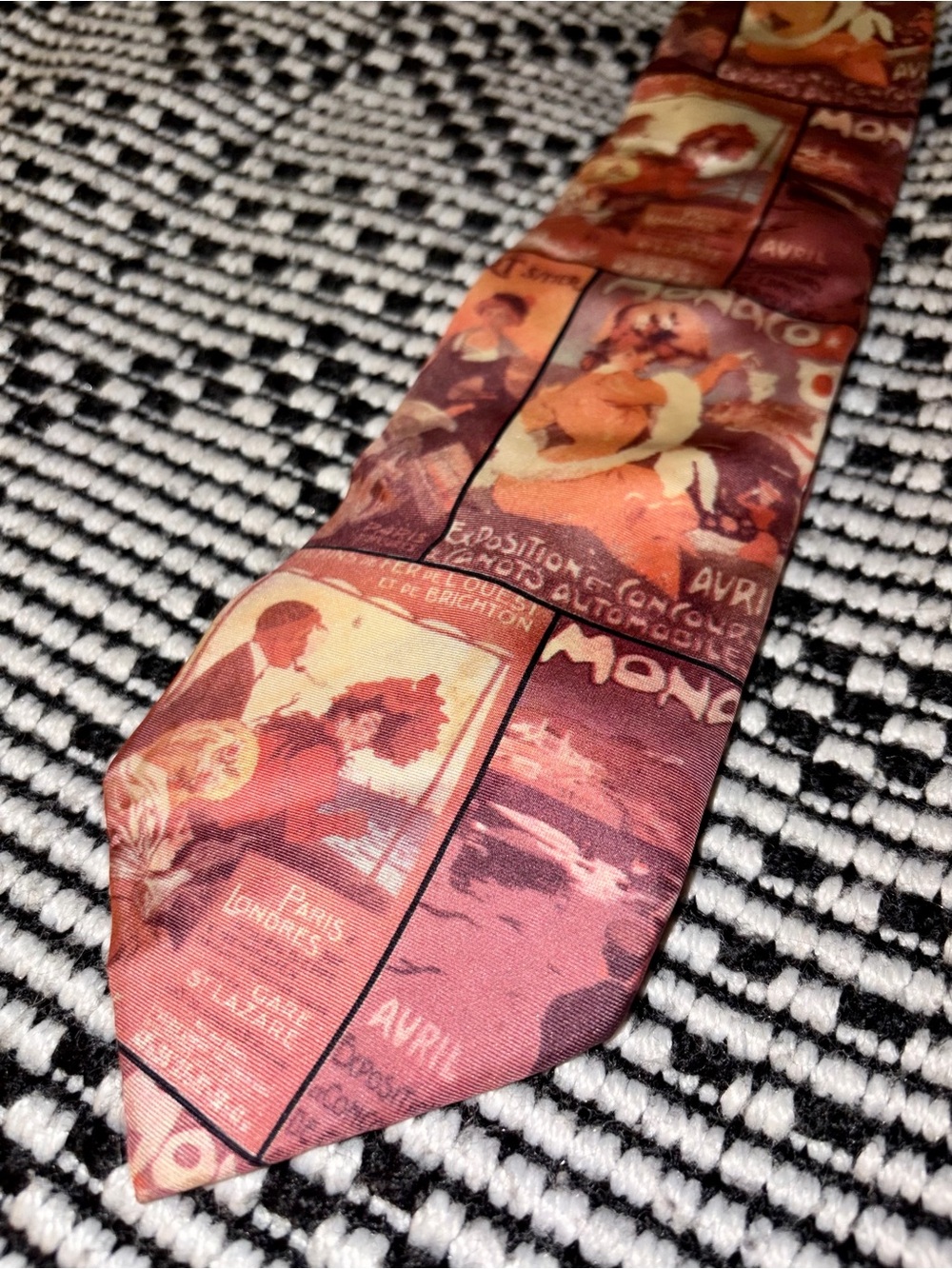 Dolce & Gabbana 90s Pin Up / Peek a boo Graphic Silk Tie - Picture 3 of 13